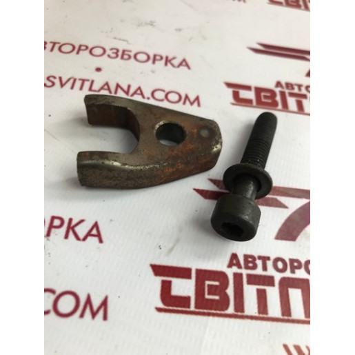 Кронштейн паливної форсунки Kia Sorento 2.5CRDI 2002-2009 338144A000